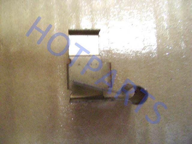 картинка СКОБА КРЕПЛЕНИЯ ТОРМОЗНОЙ КОЛОДКИ GW DEER 4/2 ПРАВАЯ  3501105-D01